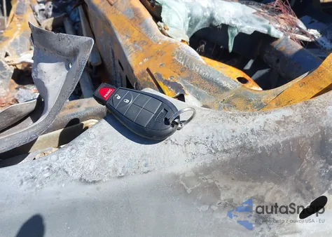 2011 Dodge Grand Caravan Crew z USA, uszkodzony, nr VIN 2D4RN5DG9BR751137